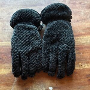 Cozy Black Textured Gloves